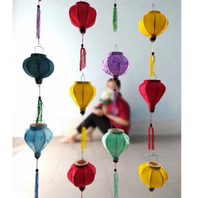 Làm sao để đèn lồng tỏi trang trí Tết không bị lỗi thời sau vài năm?