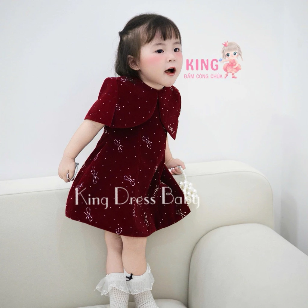 Mặc váy công chúa cho bé gái đi tiệc mà sai sót này thì bó tay – Bí quyết chọn đầm nhung đính đá cho ngày đặc biệt