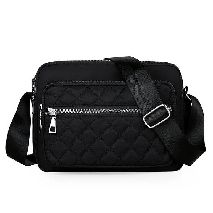 Túi đeo chéo nữ vải dù có thực sự chống nước như quảng cáo?