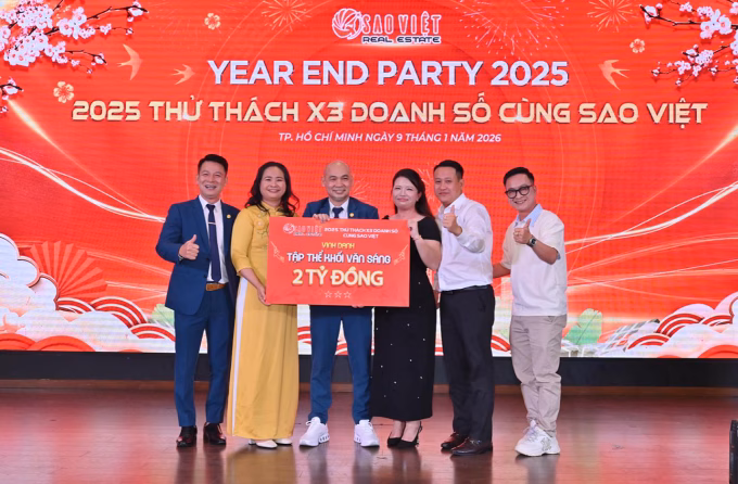 Tại lễ tổng kết, đơn vị vinh danh c&aacute;c tập thể, c&aacute; nh&acirc;n đạt th&agrave;nh t&iacute;ch cao