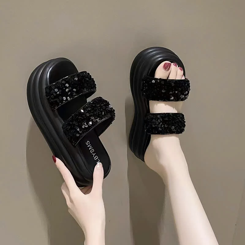 Làm thế nào để chọn dép nâng đế phù hợp để không đau chân sau cả ngày dài?