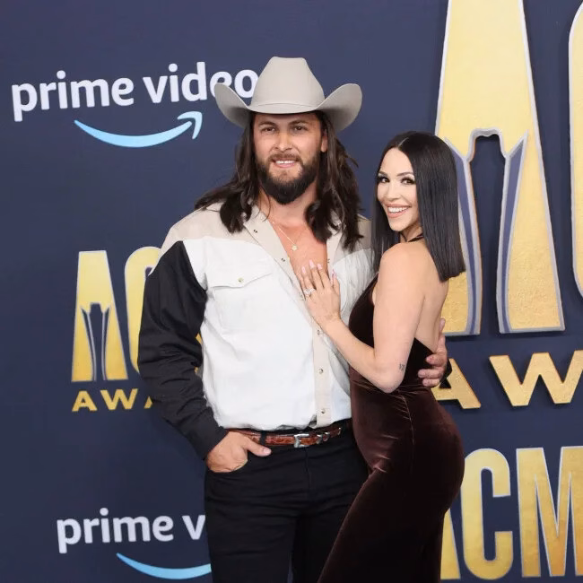 Brock Davies lên tiếng xin lỗi Scheana Shay vì ngoại tình khi cô đang mang thai