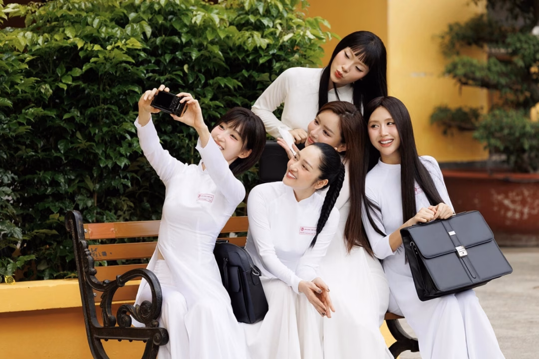 Lớp học hỗn loạn, Trấn Thành gặp khó với 20 thí sinh ‘Em xinh Say Hi’