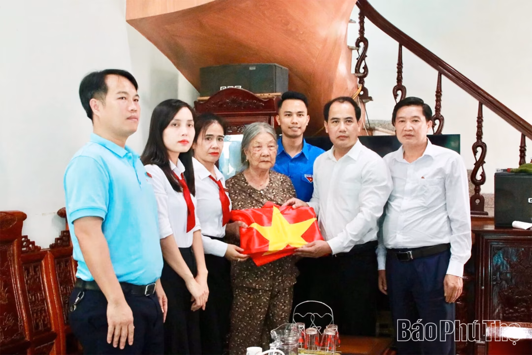 Vĩnh Phúc: Trao tặng di ảnh liệt sĩ và khánh thành công trình “Ánh sáng tri ân”