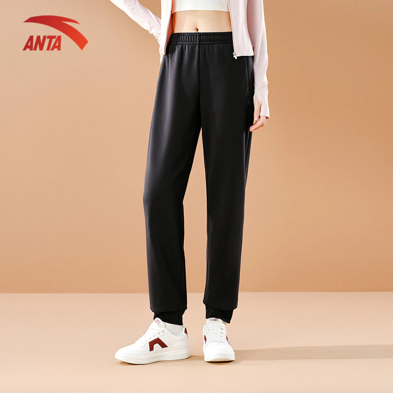 Mặc quần dài thể thao yoga để đi làm, liệu có ổn không?