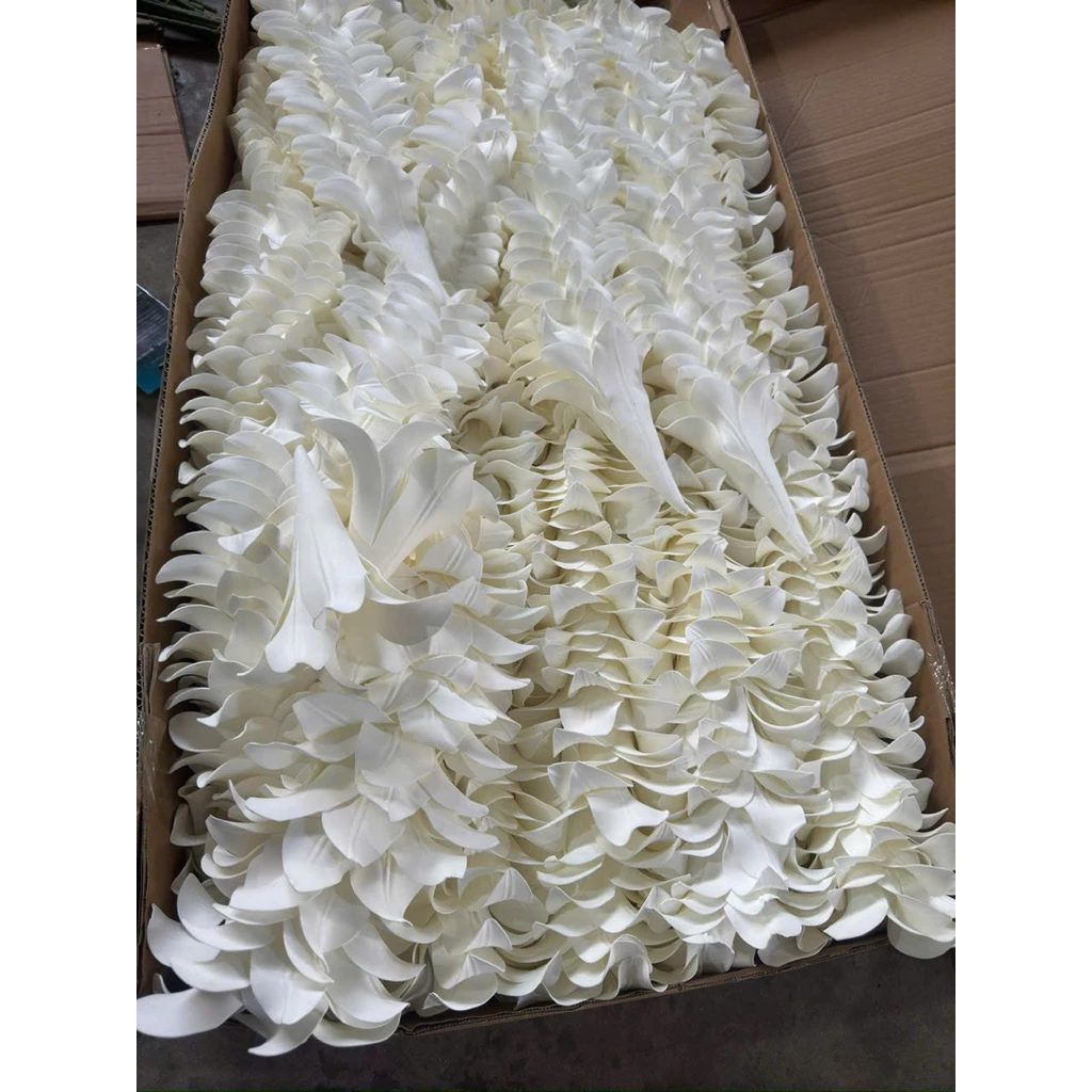 Làm thế nào để trang trí tiệc cưới thật bắt mắt với bông loa kèn xốp mà không tốn kém?