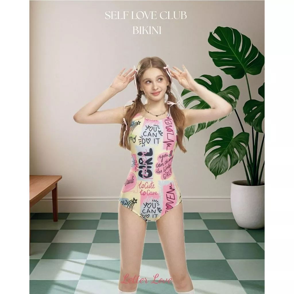 Mặc đồ bơi một mảnh như thế nào để không lộ khuyết điểm? Kinh nghiệm của tôi với bikini họa tiết chữ