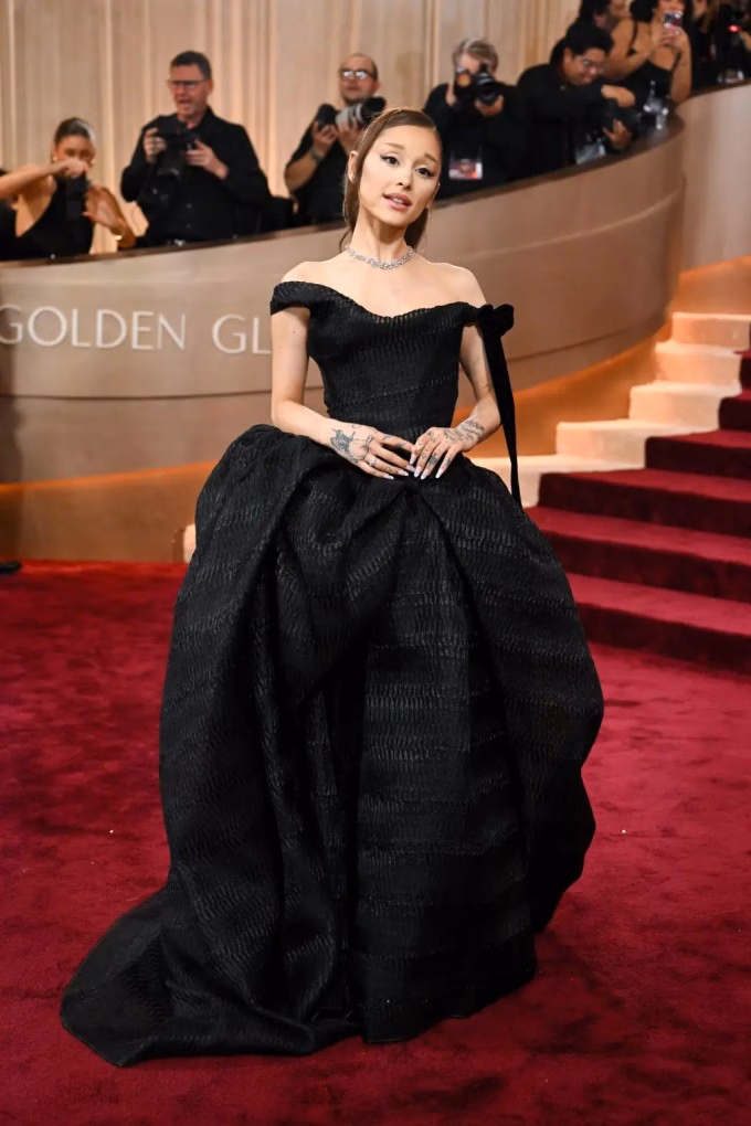 Julia Roberts trong đầm dạ hội