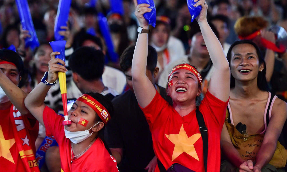 Người Việt cuồng nhiệt với bóng đá: Câu chuyện của người nước ngoài tại Sài Gòn