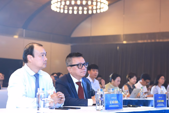 Chủ tịch Hội Nhà báo Việt Nam Lê Quốc Minh và Thứ trưởng Thường trực Bộ Văn hóa, Thể thao và Du lịch Lê Hải Bình tại diễn đàn