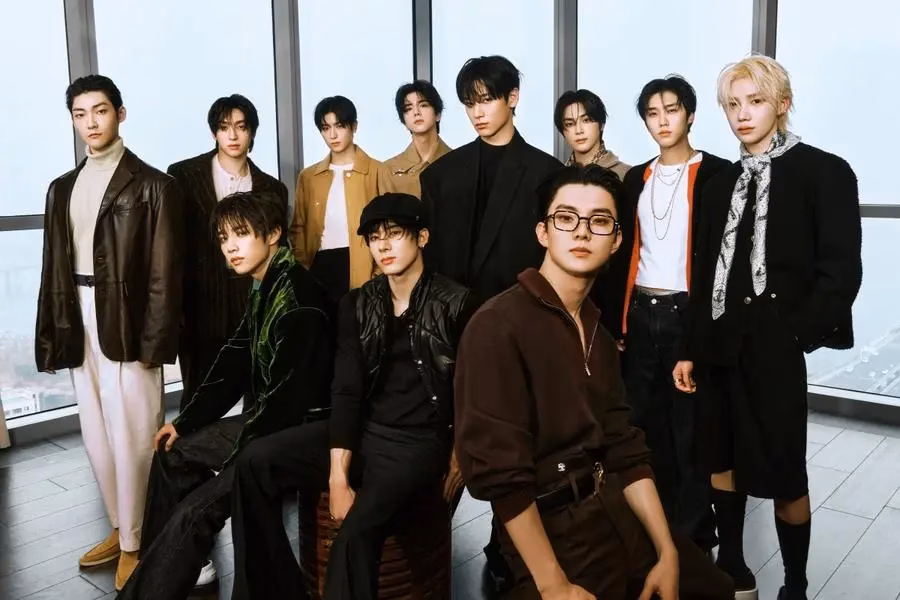 THE BOYZ THE BOYZ tại sân bay