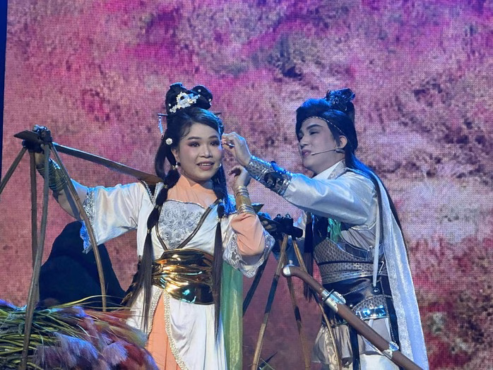 Vở cải lương “Gánh cỏ sông Hàn” đã tạo nên một hiện tượng sân khấu ấn tượng với khán gi Vở cải lương “Gánh cỏ sông Hàn” đã tạo nên một hiện tượng sân khấu ấn tượng với khán gi