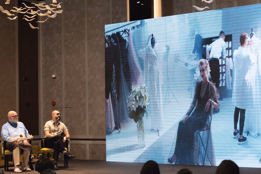Nhà thiết kế Julien Fournié Nhà thiết kế thời trang cao cấp Julien Fournié chia sẻ những chuẩn mực để trở thành thương hiệu Haute Couture.