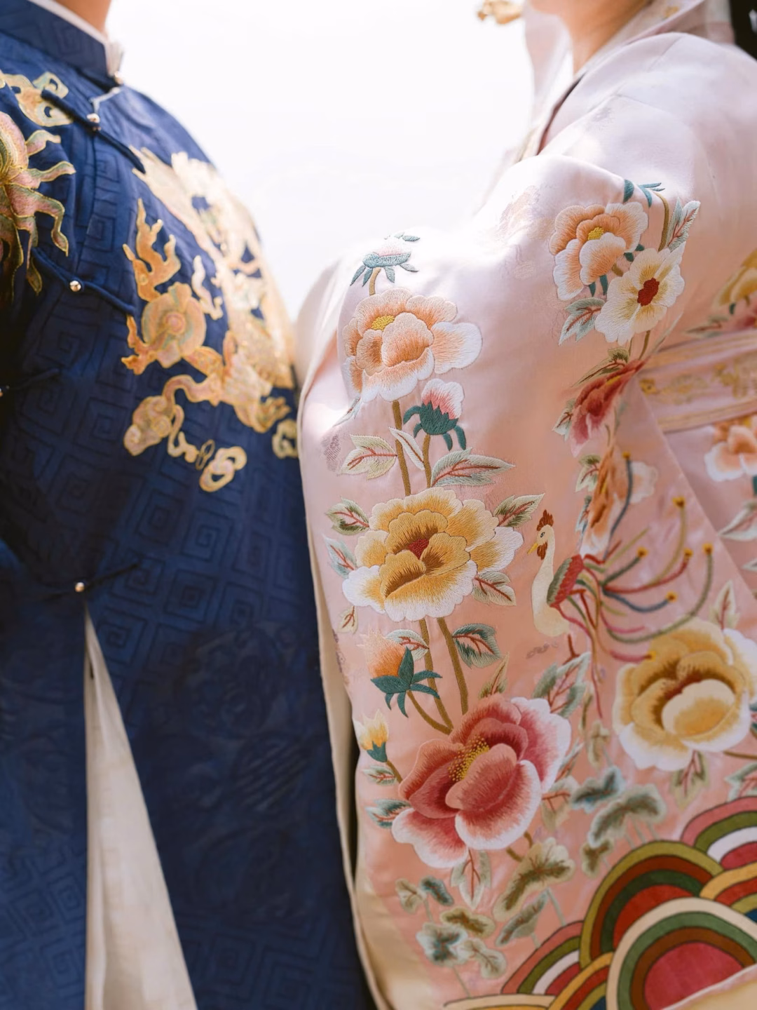 Những hoa văn, họa tiết trên áo dài the La Khê và Hanbok chứa đựng ý nghĩa sâu sắc.