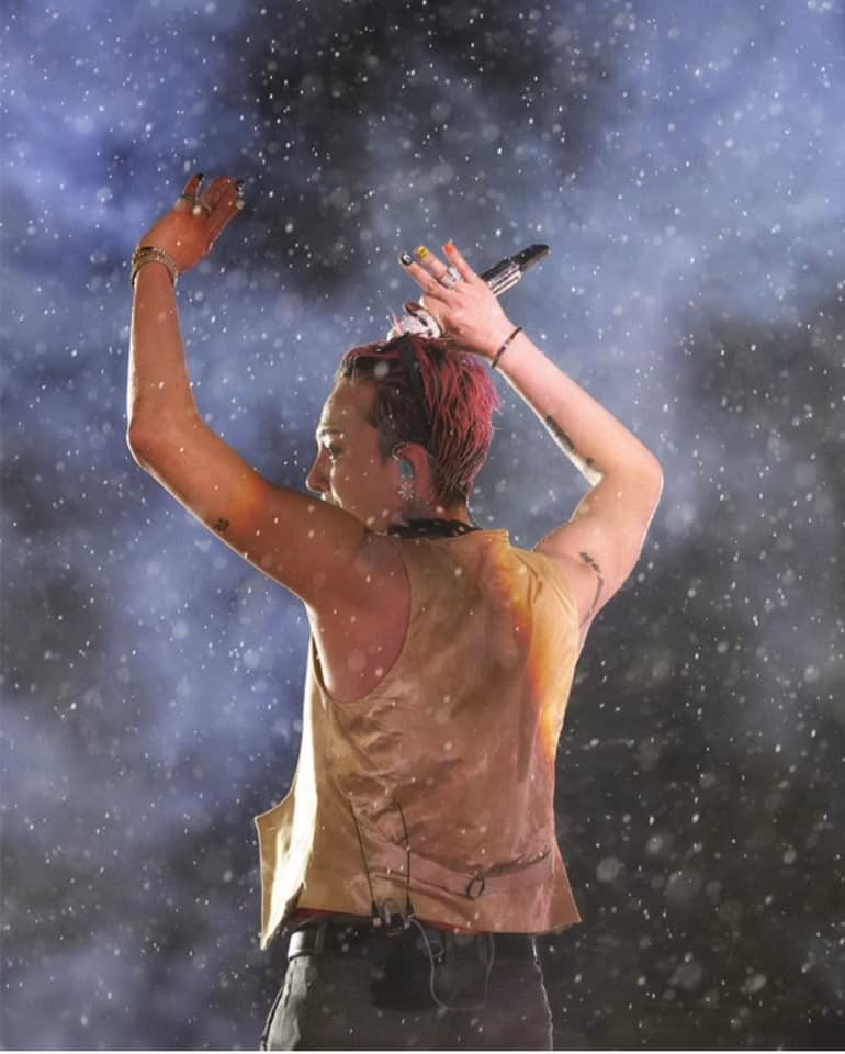 G-Dragon tương tác với fan