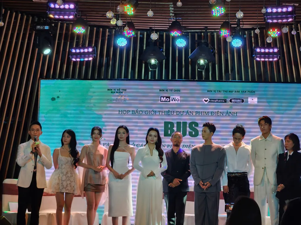 Dàn diễn viên bộ phim Bus - Chuyến xe một chiều ra mắt Dàn diễn viên bộ phim Bus - Chuyến xe một chiều ra mắt