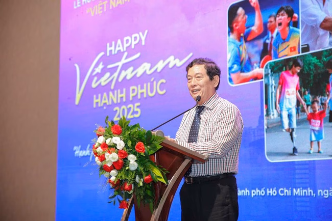 Ông Huỳnh Vĩnh Ái phát biểu