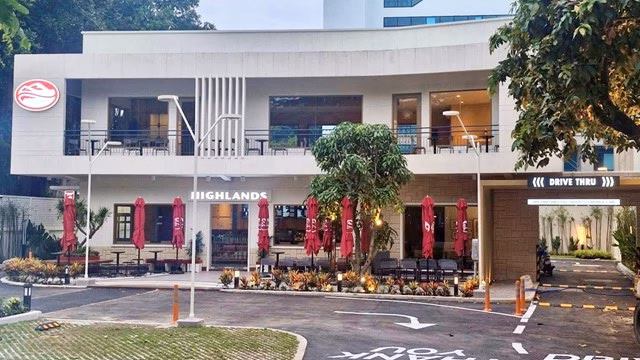 Cửa hàng Highlands Coffee drive-thru đầu tiên tại TP.HCM Cửa hàng Highlands Coffee drive-thru đầu tiên tại TP.HCM