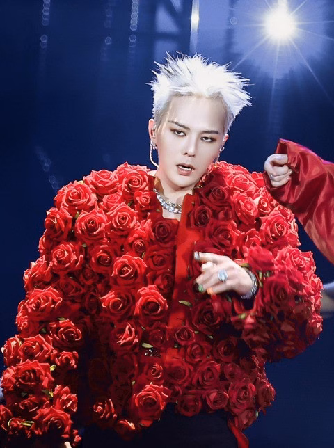 G-Dragon thể hiện bản sắc nghệ sĩ G-Dragon trong concert