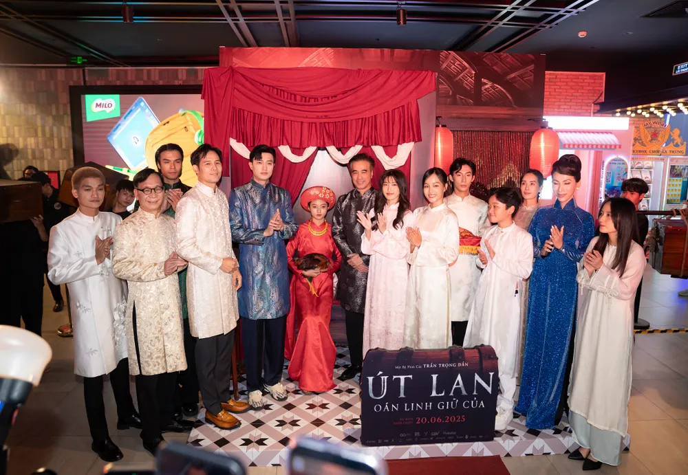 Mai Cát Vi “lột xác” với vai diễn Út Lan trong bộ phim kinh dị “Út Lan: Oán Linh Giữ Của” Mai Cát Vi “lột xác” với vai diễn Út Lan trong bộ phim kinh dị “Út Lan: Oán Linh Giữ Của”