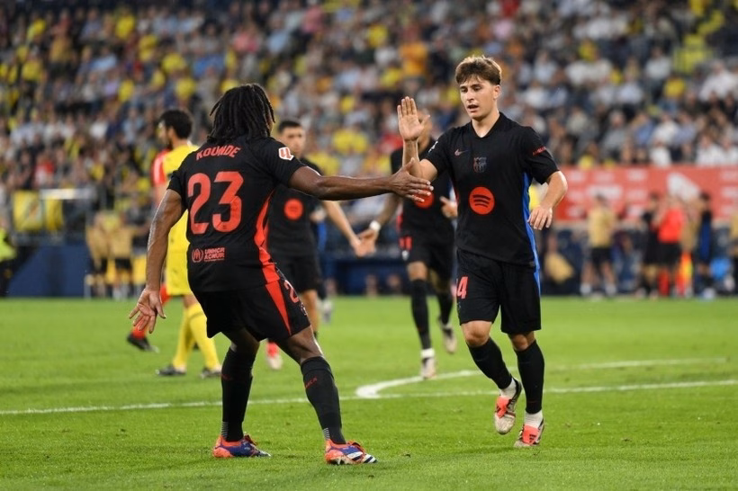 U21 Tây Ban Nha thắng U21 Slovakia 3-2. U21 Tây Ban Nha vươn lên dẫn đầu bảng.
