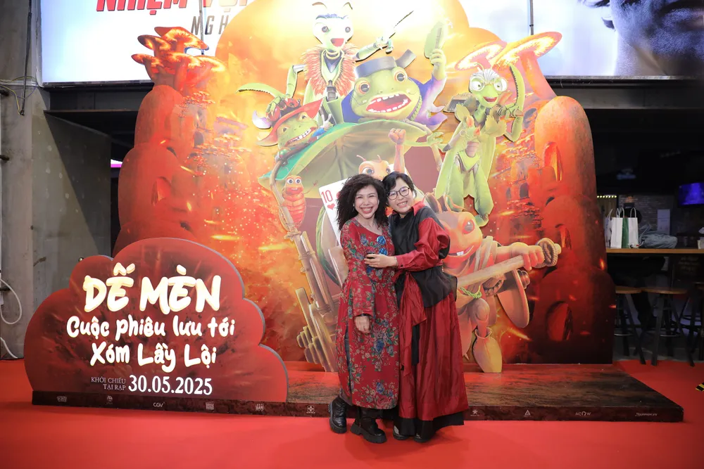 Đạo diễn Mai Phương và đạo diễn lồng tiếng Võ Huyền Chi Đạo diễn Mai Phương và đạo diễn lồng tiếng Võ Huyền Chi