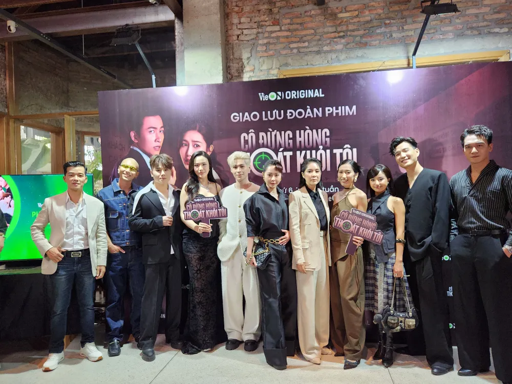 Ê-kíp diễn viên tại buổi giao lưu Ê-kíp diễn viên tại buổi giao lưu