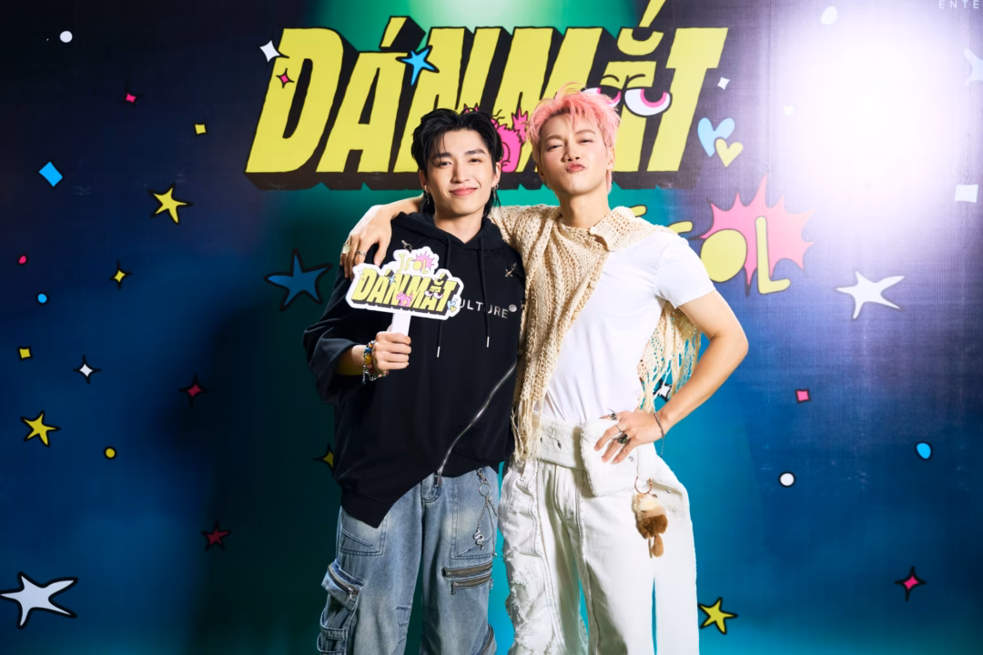 Hòa Minzy bất ngờ với phong cách trẻ trung tại ra mắt MV Dán Mắt Vũ Thịnh