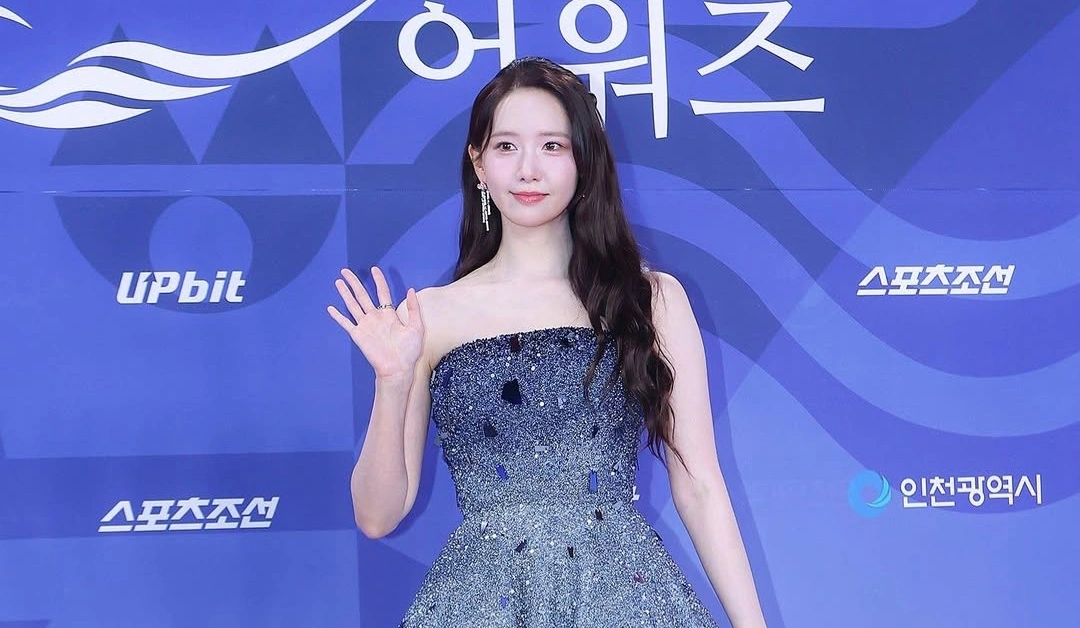 Sao hạng A tụ họp tại thảm đỏ lễ trao giải Blue Dragon Series lần 4 Yoona trên thảm đỏ.