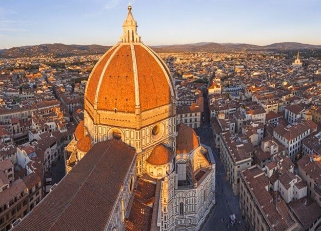 Thành phố châu Âu được xếp hạng cao nhất là Florence, ở Ý, đứng thứ 11. Đáng chú ý, Ý có ba thành phố lọt top 25 - quốc gia châu Âu duy nhất làm được điều này - cùng với Siena và thủ đô Rome cũng được khen ngợi.