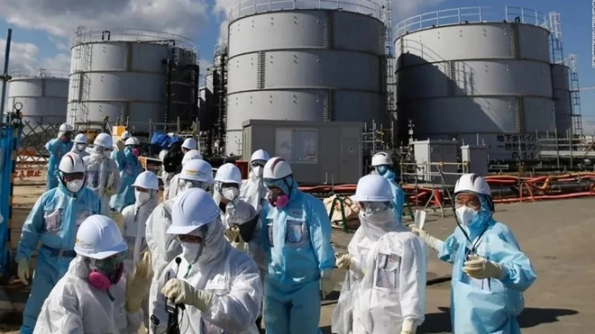 
Nhà máy điện hạt nhân Fukushima sơ tán khẩn cấp sau cảnh báo sóng thần Cảnh báo sóng thần được phát đi sau động đất gần Kamchatka khiến Fukushima - nơi từng xảy ra thảm họa hạt nhân năm 2011 - buộc phải sơ tán nhân viên tại khu vực thấp lên vùng an toàn.
