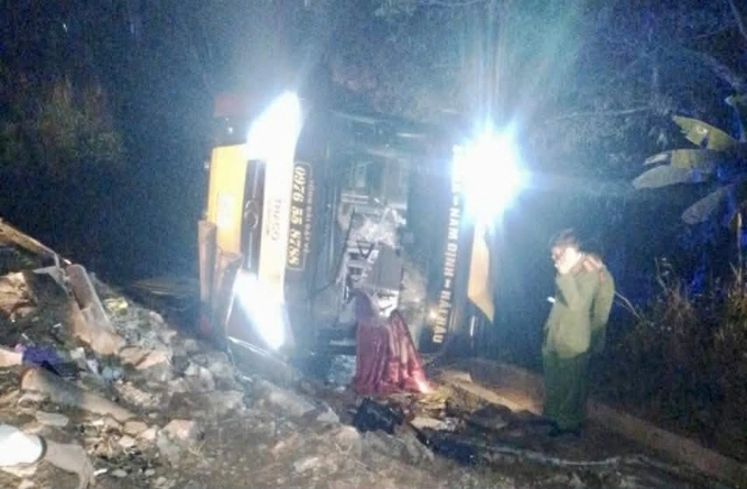 Hiện trường vụ tai nạn xe kh&aacute;ch tại Sơn La