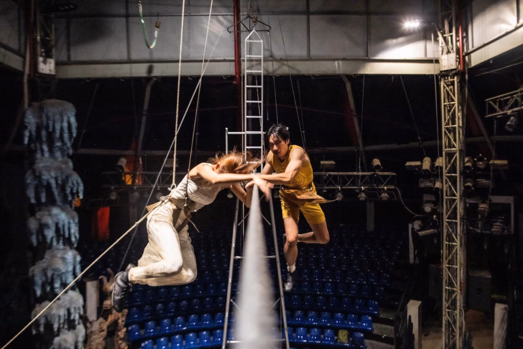 Kiều Minh Tuấn luyện tập c&aacute;c động t&aacute;c xiếc sau khi giảm c&acirc;n