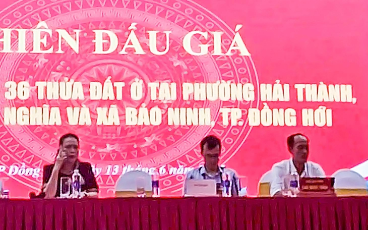 Bất cập Luật Đất đai 2024: Cần sửa đổi để ‘giảm đau’ cho dân và doanh nghiệp
または
Sửa Luật Đất đai: Giảm gánh nặng cho người dân và doanh nghiệp Sửa Luật Đất đai năm 2024: Vì sao? - Ảnh 5.