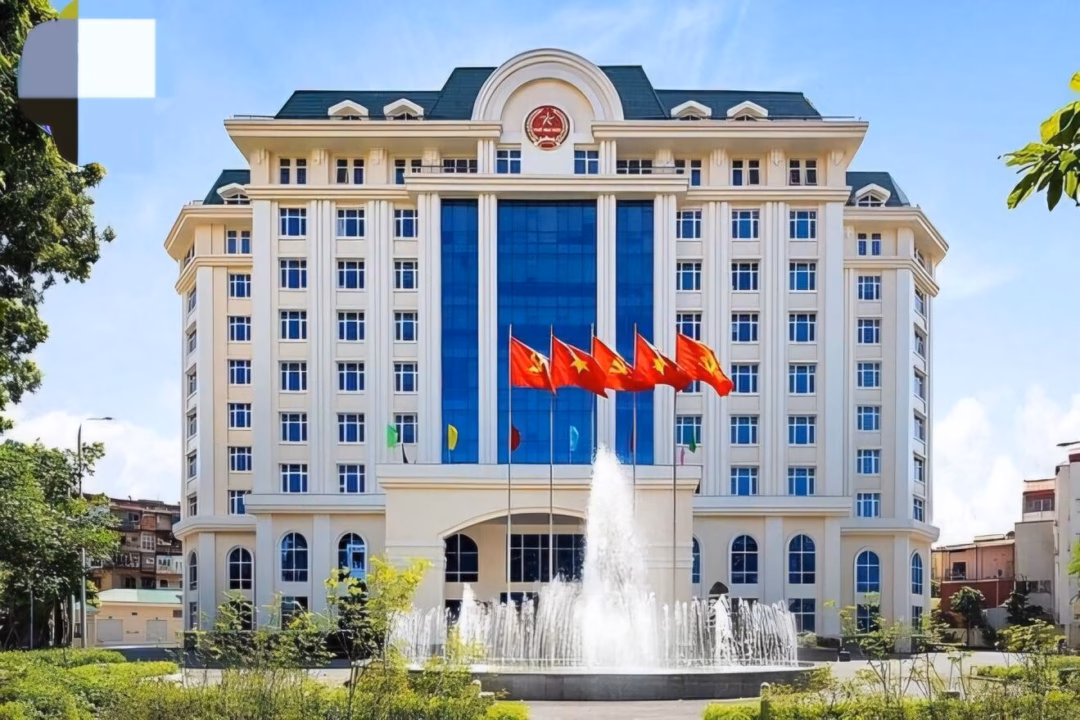 Cần cầu nối tốt để người dân tiếp cận chính sách thuế mới Người dân đến làm thủ tục hành chính, thuế, tại Trung tâm hành chính công tỉnh Đồng Nai (ảnh MN)