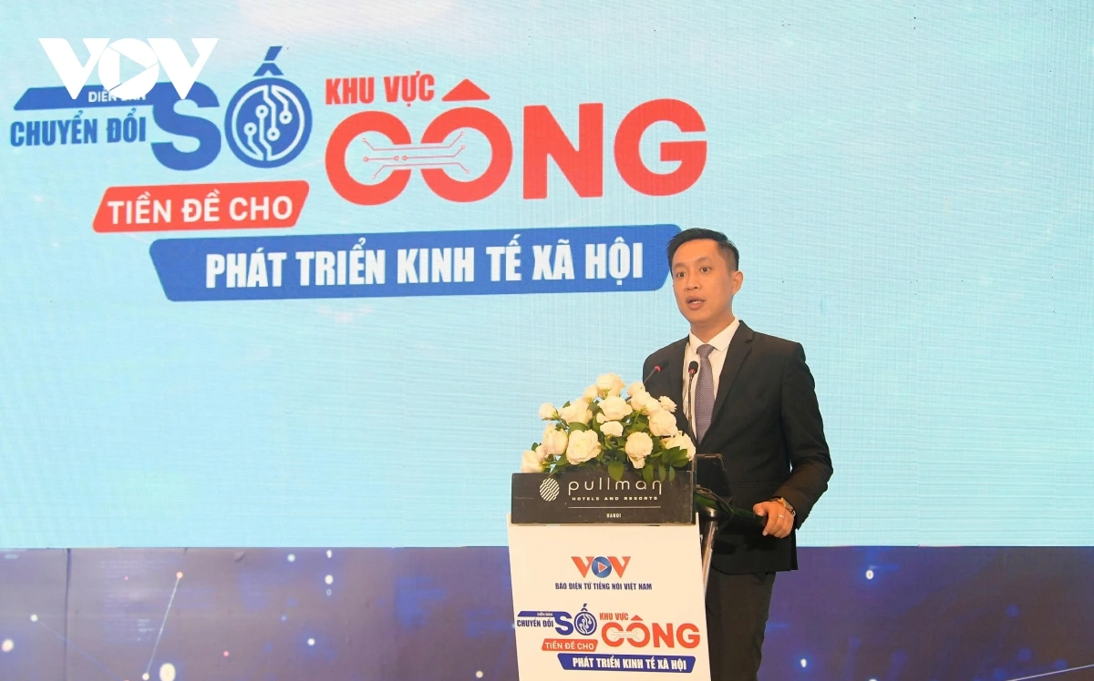 Chuyển đổi số – Nền nông nghiệp đổi mới từ những công nghệ hiện đại Ths Đặng Tùng Anh, Phó Giám đốc Trung tâm Công nghệ - Chính phủ số, Cục Chuyển đổi số quốc gia (Bộ Khoa học và Công nghệ) trình bày tham luận tại diễn đàn.