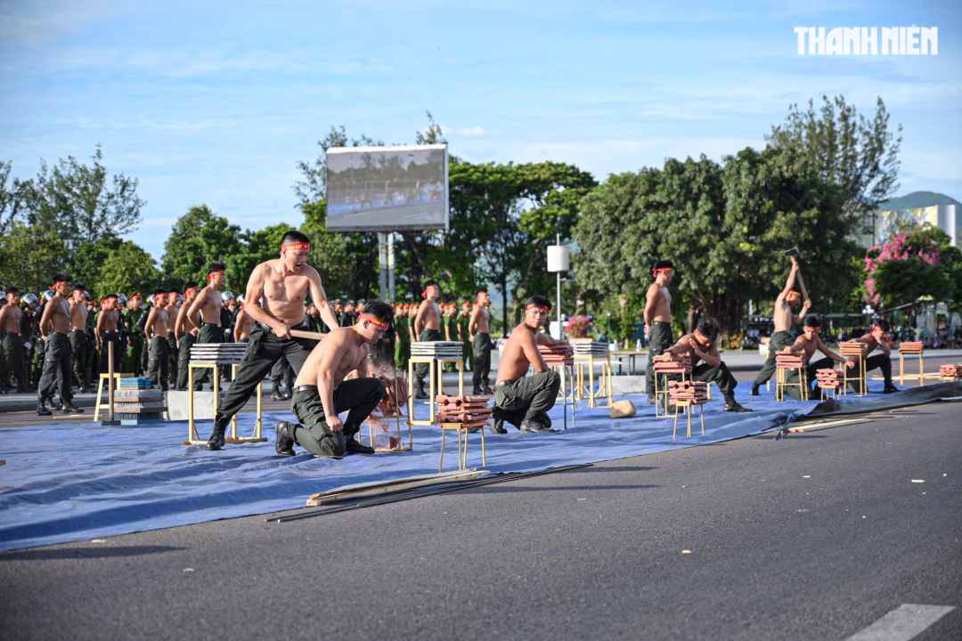 Công an Gia Lai ra quân tấn công, trấn áp tội phạm bảo vệ các dịp lễ Biểu diễn võ thuật khí công, công phá