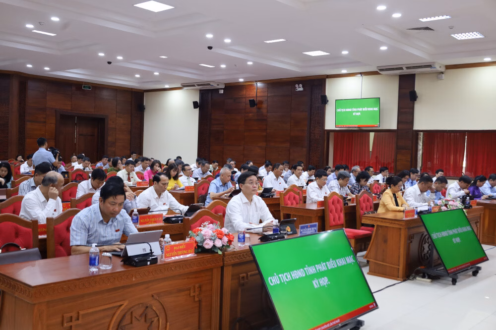 Chủ tịch HĐND tỉnh Đắk Lắk lưu ý các đơn vị tập trung tháo gỡ những khó khăn vướng mắc, quyết tâm hoàn thành toàn diện các mục tiêu, nhiệm vụ phát triển kinh tế - xã hội năm 2025 - Ảnh: daklak.gov.vn