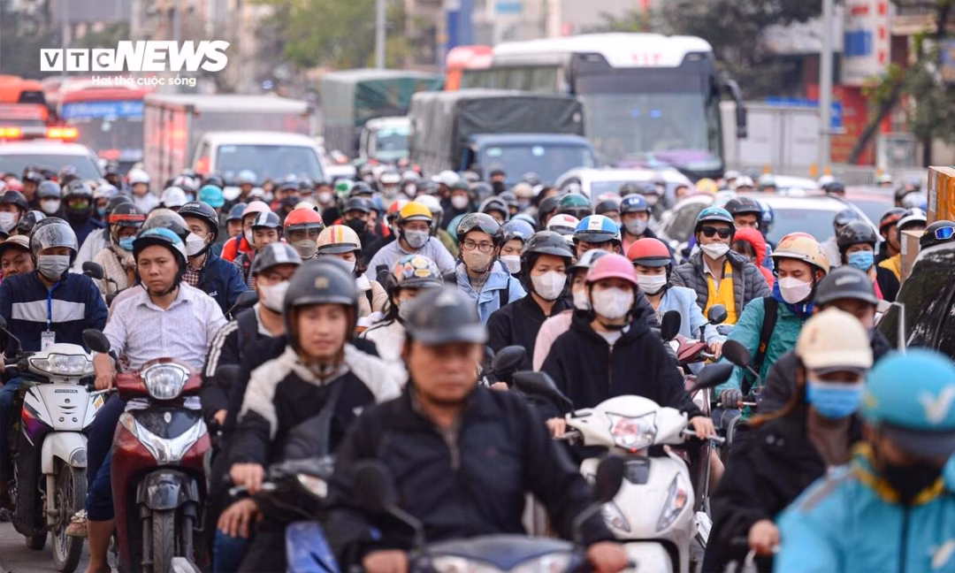 Hà Nội lên kế hoạch cấm xe máy ở nội đô từ năm 2026 Hà Nội hiện có 15 tuyến buýt chạy bằng năng lượng sạch