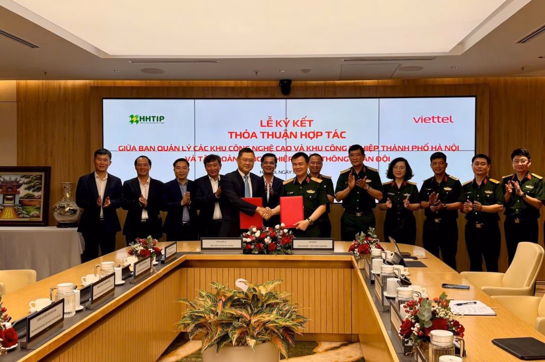 Hà Nội mời Viettel đầu tư vào khu công nghệ cao Hòa Lạc Quang cảnh lễ ký kết