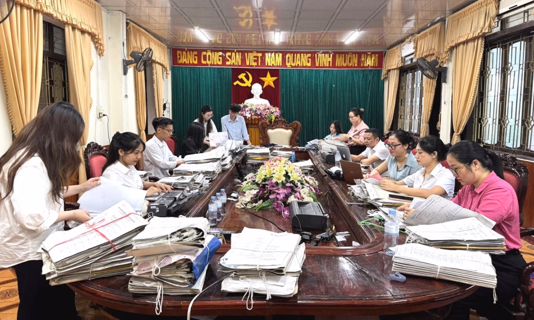 Hà Tĩnh: Tòa án tỉnh chuyển đổi số, xây dựng Tòa án điện tử hiện đại TAND tỉnh Hà Tĩnh đang từng bước xây dựng Tòa án điện tử hiện đại và chuyên nghiệp, xứng đáng với niềm tin của Nhân dân và yêu cầu cải cách tư pháp trong thời đại số.