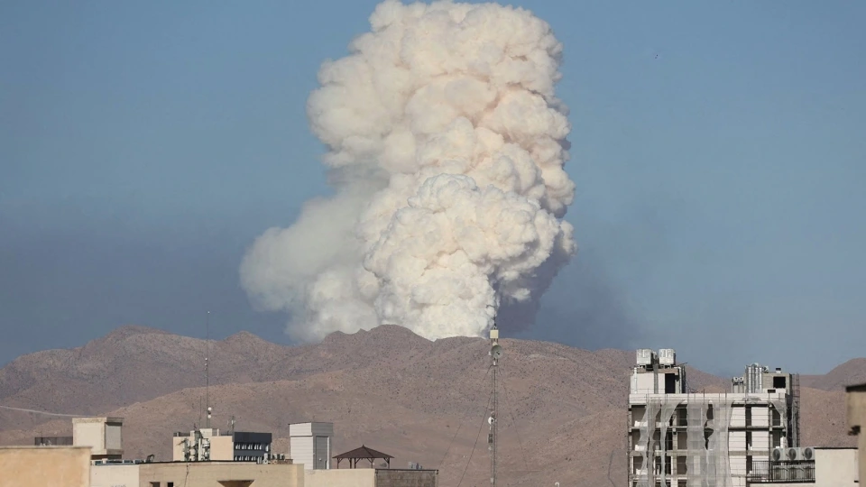 Israel liên tục oanh tạc Syria giữa căng thẳng với Iran và nỗ lực bình thường hóa quan hệ của Mỹ Israel tap kich Iran, Israel oanh tac Iran, khoi boc len tu thu do Tehran 18-6-2025 -WANA.jpg