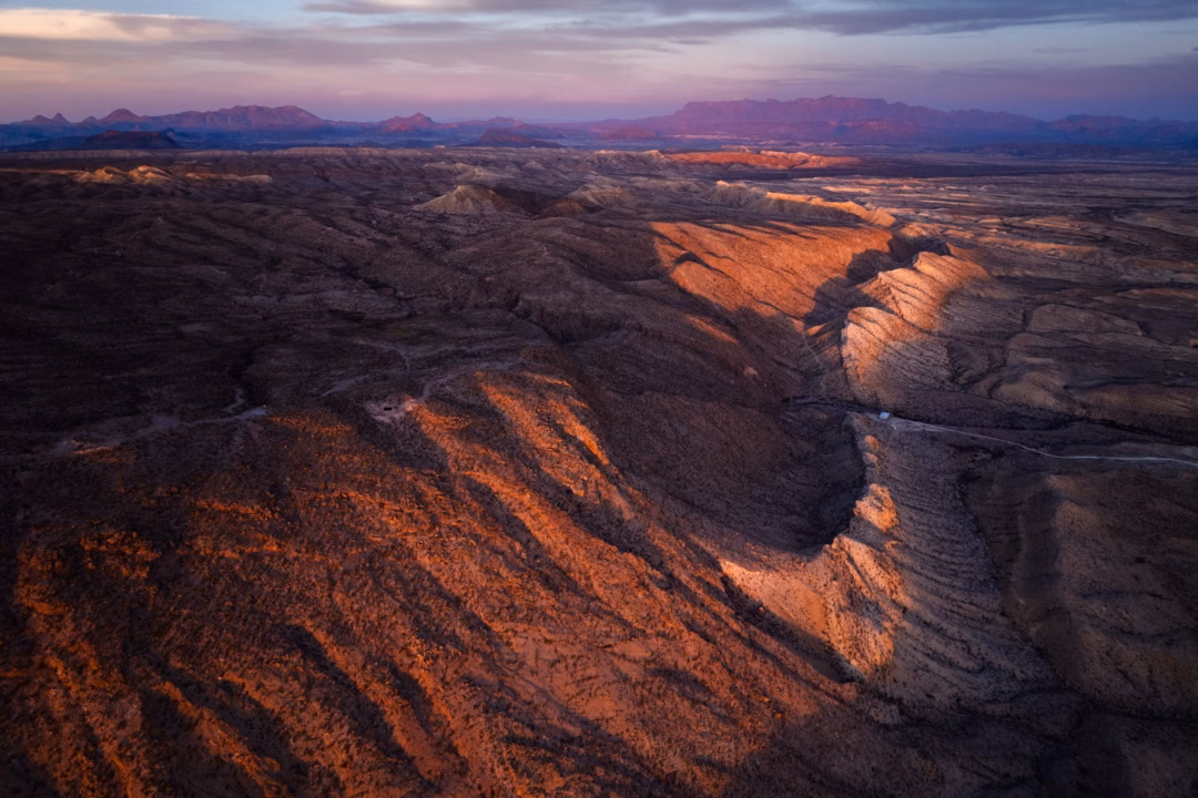 Khu vực Big Bend Texas – Thiên đường cho những người yêu thích khám phá ngoài trời Stargazing from The Summit at Big Bend reveals a breathtaking canopy of stars, untouched by city lights and stretching endlessly across the West Texas sky.