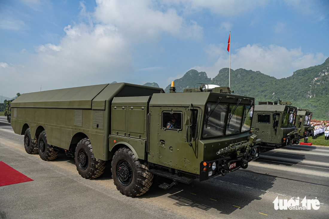 Lần đầu tiên hé lộ dàn khí tài hiện đại trong lễ kỷ niệm Quốc khánh 80 năm Tổ hợp tên lửa bờ Redut của Quân chủng Hải quân - Ảnh: NAM TRẦN