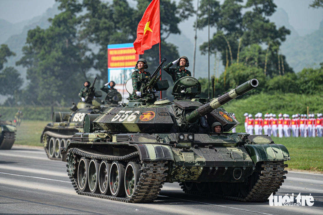 Lần đầu tiên hé lộ dàn khí tài hiện đại trong lễ kỷ niệm Quốc khánh 80 năm Các dòng xe tăng T54/T55, dòng xe tăng chủ lực của Việt Nam, đã từng tạo lên những chiến thắng huyền thoại như Đại thắng mùa xuân 1975. Mời bạn bấm vào ảnh để xem ảnh lớn hơn - Ảnh: NAM TRẦN