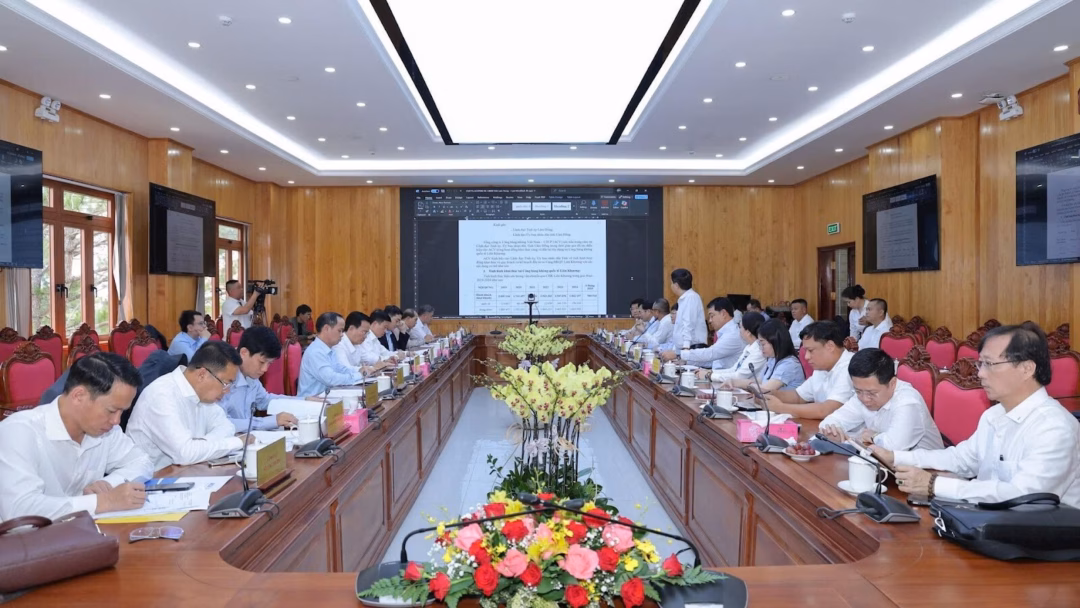 Lùi thời gian đóng cửa Cảng hàng không Liên Khương để tránh ảnh hưởng kinh tế Chủ tịch HĐQT ACV Vũ Thế Phiệt phát biểu tại buổi làm việc
