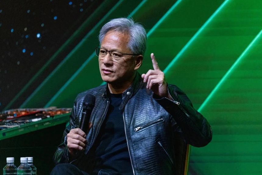 Nvidia chuẩn bị trở lại Trung Quốc với chip AI mới Jensen Huang có chuyến thăm tới Trung Quốc lần thứ 2 trong năm nay. Ảnh: Bloomberg.