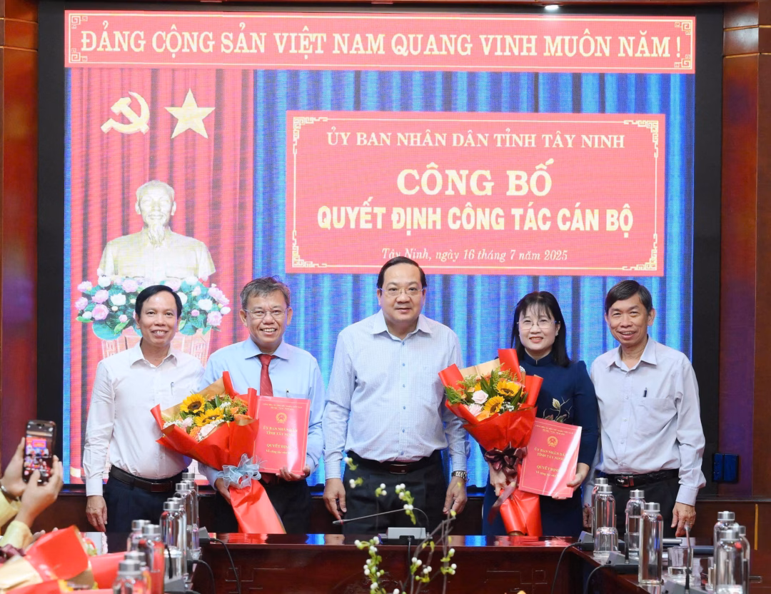 Phó Chủ tịch UBND tỉnh trao quyết định bổ nhiệm 4 lãnh đạo sở, ngành