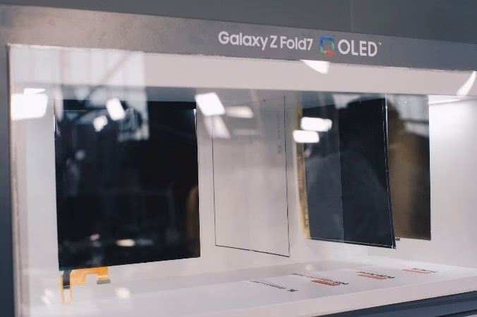 Smartphone gập: Cuộc đua về độ mỏng và trải nghiệm người dùng
Galaxy Z Fold7 cho thấy triết lý khác biệt của Samsung về trải nghiệm sản phẩm.