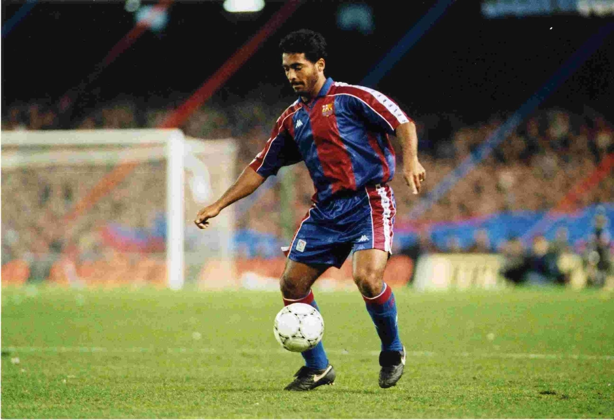 Romario. Sau khi ghi bàn ào ạt cho PSV Eindhoven tại Hà Lan, Romario gia nhập Barca mùa 1993-1994 để dẫn dắt hàng công của “Dream Team” dưới sự chỉ đạo của Cruyff, cùng với Hristo Stoichkov, Michael Laudrup và Jose Maria Bakero.